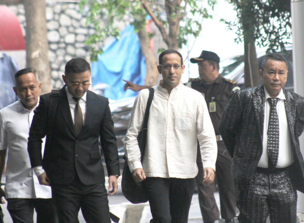 Nadiem Makarim diperiksa Kejagung Mantan Menteri Pendidikan, Kebudayaan, Riset, dan Teknologi (Mendikbudristek) 2019-2024 Nadiem Makarim tiba untuk memenuhi panggilan pemeriksaan di Jampidsus, Kejaksaan Agung, Jakarta Selatan, Selasa (15/7/2025). (Beritnasional.com/Oke Atmaja)