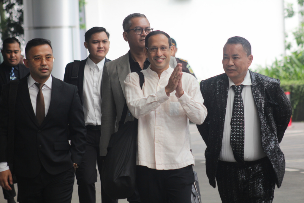 Nadiem Makarim diperiksa Kejagung Mantan Menteri Pendidikan, Kebudayaan, Riset, dan Teknologi (Mendikbudristek) 2019-2024 Nadiem Makarim tiba untuk memenuhi panggilan pemeriksaan di Jampidsus, Kejaksaan Agung, Jakarta Selatan, Selasa (15/7/2025). (Beritnasional.com/Oke Atmaja)