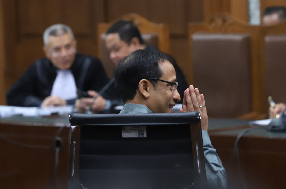 Tersangka kasus dugaan korupsi dalam digitalisasi pendidikan pengadaan laptop Chromebook di Kemendikbudristek tahun 2019-2022 Nadiem Makarim di Pengadilan Tipikor. (Beritanasional.com/Oke Atmaja)