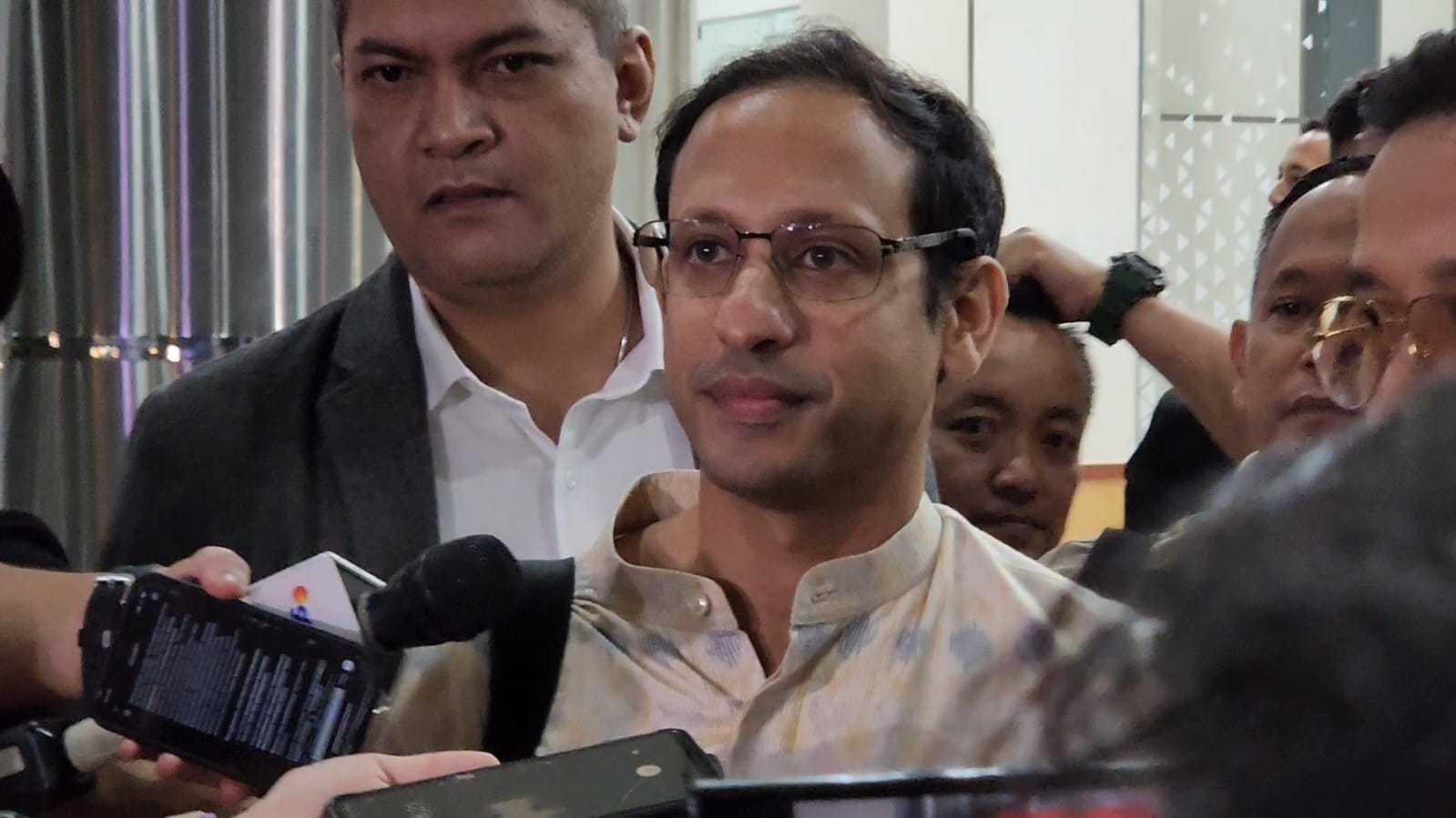 Nadiem Makarim Penuhi Panggilan Kejagung Nadiem Makarim mmemenuhi panggilan Kejaksaan Agung terkait pemeriksaan sebagai saksi kasus dugaan korupsi pengadaan sistem chromebook di Kemendikbudristek. (BeritaNasional/Panji Septo Raharjo)
