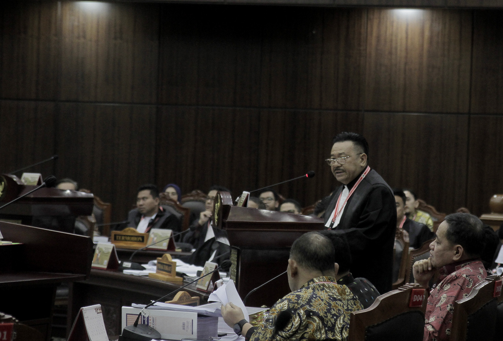 Wakil Ketua Tim Pembela Prabowo-Gibran, Otto Hasibuan memberikan keterangan  sebagai Pihak Terkait pada sidang perkara perselisihan hasil pemilihan umum (PHPU) Pilpres 2024 di Mahkamah Konstitusi, Jakarta, Kamis (28/3). (Indonesiaglobe/Oke Atmaja)