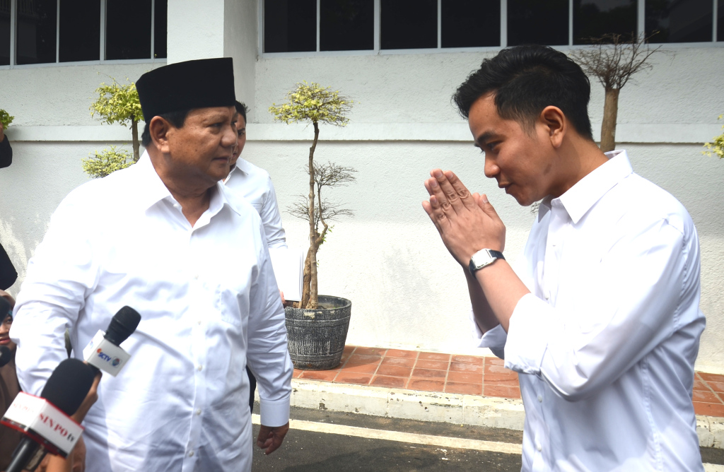 Capres-cawapres nomor urut 2 Prabowo Subianto-Gibran Rakabuming Raka tiba di kantor KPU RI, Jakarta, Rabu (24/4/2024).  (BeritaNasional.com/Oke Atmaja)