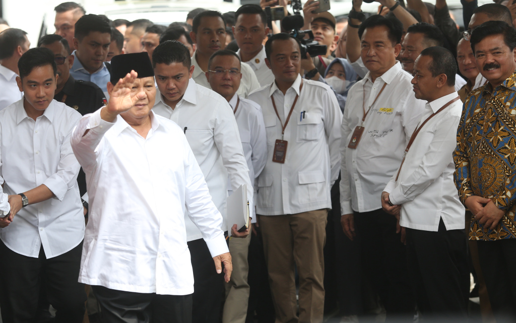 Capres-cawapres nomor urut 2 Prabowo Subianto-Gibran Rakabuming Raka tiba di kantor KPU RI, Jakarta, Rabu (24/4/2024).  (BeritaNasional.com/Oke Atmaja)