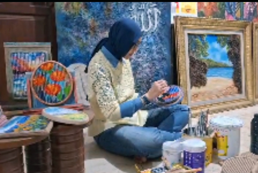 Pameran Seni Rupa Jakarta Artmosphere 2025 Pameran Seni Rupa Jakarta Artmosphere 2025 yang digelar hingga 26 Oktober 2025 memamerkan hasil karya dari seniman-seniman berbakat . (BeritaNasional/Elvis Sendouw)