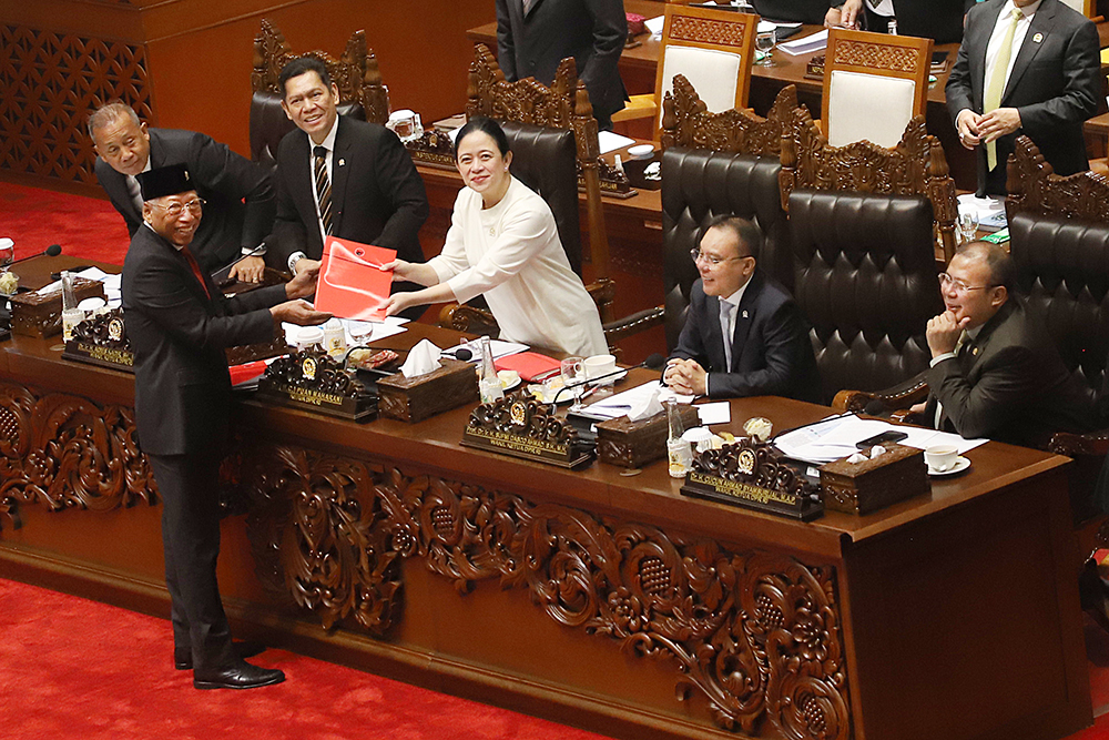 Pandangan Fraksi KEM-PPKF RAPBN 2026 Pandangan Fraksi PDI Perjuangan DPR RI Atas Penyampaian Pemerintah Terhadap Kerangka Ekonomi Makro dan Pokok-pokok Kebijakan Fiskal (KEM dan PPKF) Tahun Anggaran 2026 . (BeritaNasional/Elvis Sendouw)