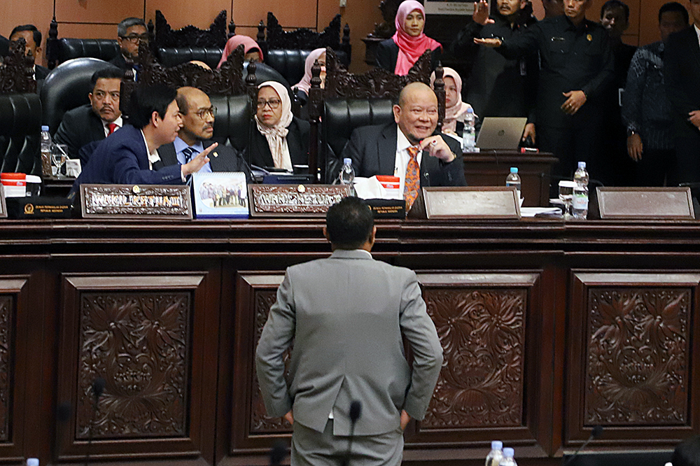 Suasana ricuh saat rapat paripurna DPD RI. (BeritaNasional/Elvis Sendouw)