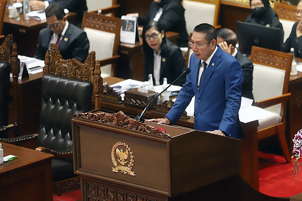 Menteri Pendayagunaan Aparatur Negara dan Reformasi Birokrasi serahkan pendapat terkait RUU perubahan Watimpres. (BeritaNasional/Elvis Sendouw)