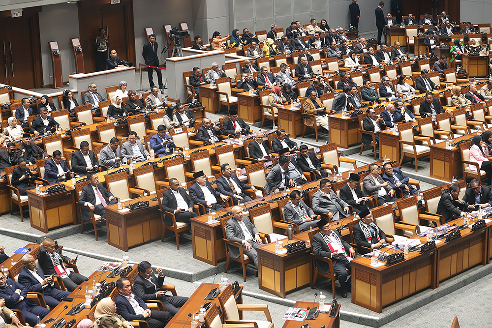 Paripurna DPR Setujui 10 RUU Kabupaten dan Kota Menjadi UU Rapat Paripurna DPR Ke-25 Masa Sidang IV Tahun Sidang 2024-2025. (BeritaNasional/Elvis Sendouw)