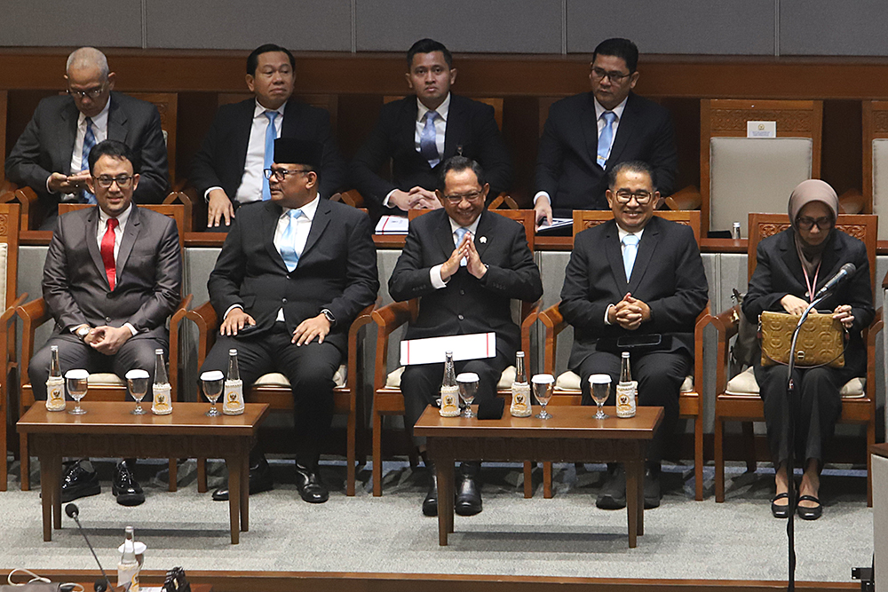 Paripurna DPR Setujui 10 RUU Kabupaten dan Kota Menjadi UU Rapat Paripurna DPR Ke-25 Masa Sidang IV Tahun Sidang 2024-2025. (BeritaNasional/Elvis Sendouw)