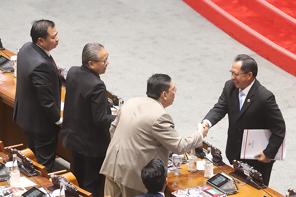Paripurna DPR Setujui 10 RUU Kabupaten dan Kota Menjadi UU Rapat Paripurna DPR Ke-25 Masa Sidang IV Tahun Sidang 2024-2025. (BeritaNasional/Elvis Sendouw)