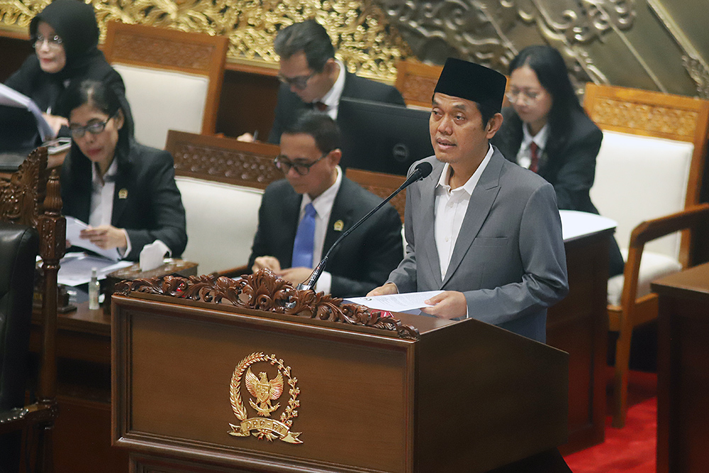 Paripurna DPR RI Ke-14 Masa Persidangan II Tahun Sidang 2024-2025 menyetujui laporan dari Komisi II DPR RI. (BeritaNasional/Elvis Sendouw)