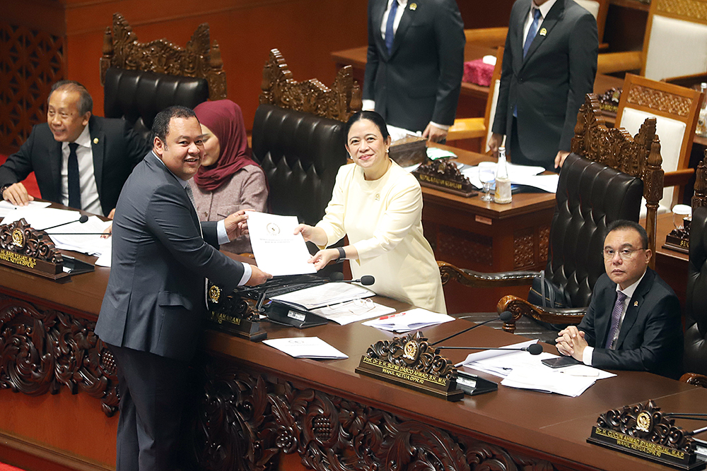 Rapat Paripurna DPR menyetujui RUU tentang Pusat Finansial Internasional Indonesia yang telah disepakati pemerintah bersama Komisi XI DPR. (BeritaNasional/Elvis Sendouw)