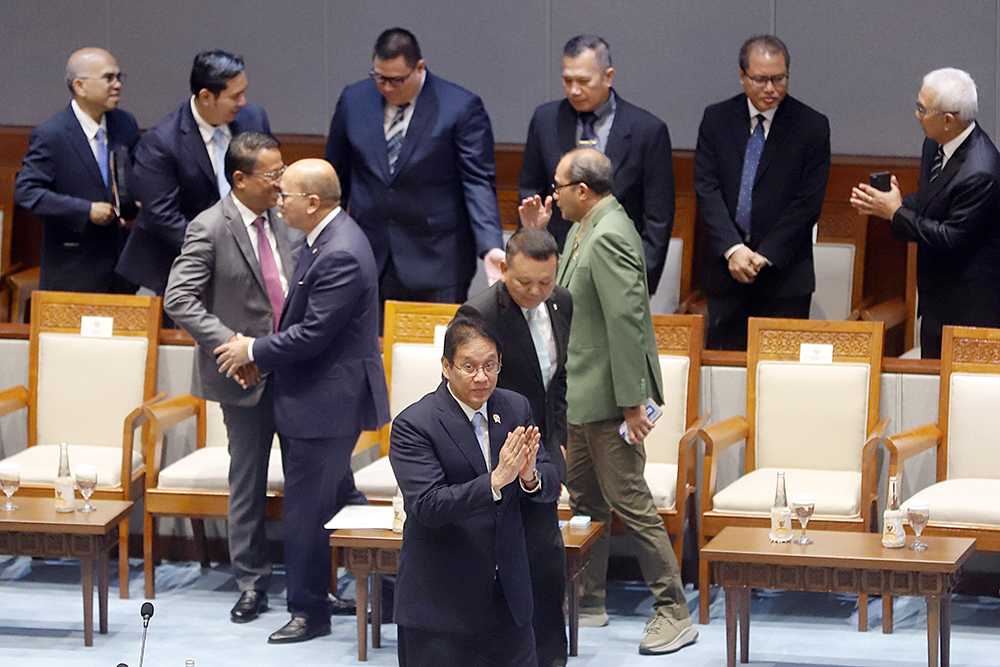 Rapat Paripurna DPR menyetujui RUU tentang Pusat Finansial Internasional Indonesia yang telah disepakati pemerintah bersama Komisi XI DPR. (BeritaNasional/Elvis Sendouw)