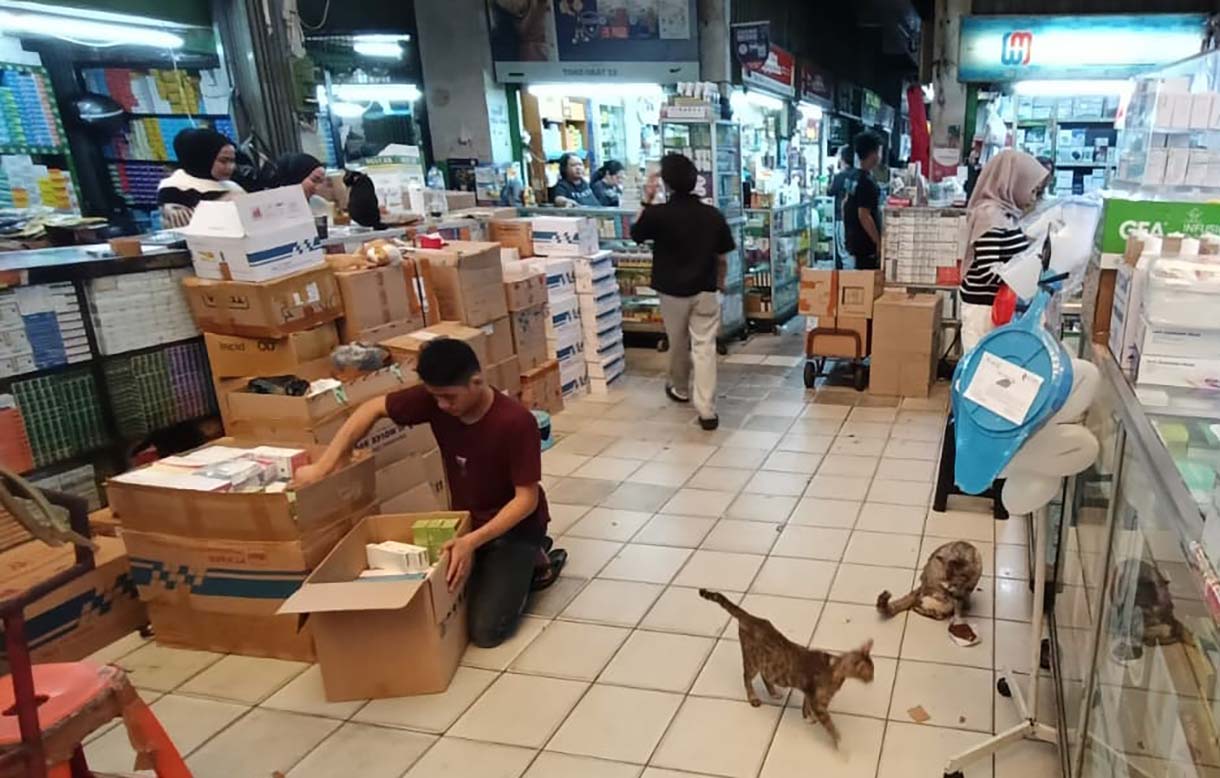 Suasana di Pasar Pramuka, Jakarta, Senin (20/11/2025). (Beritanasional.com/Oke Atmaja)