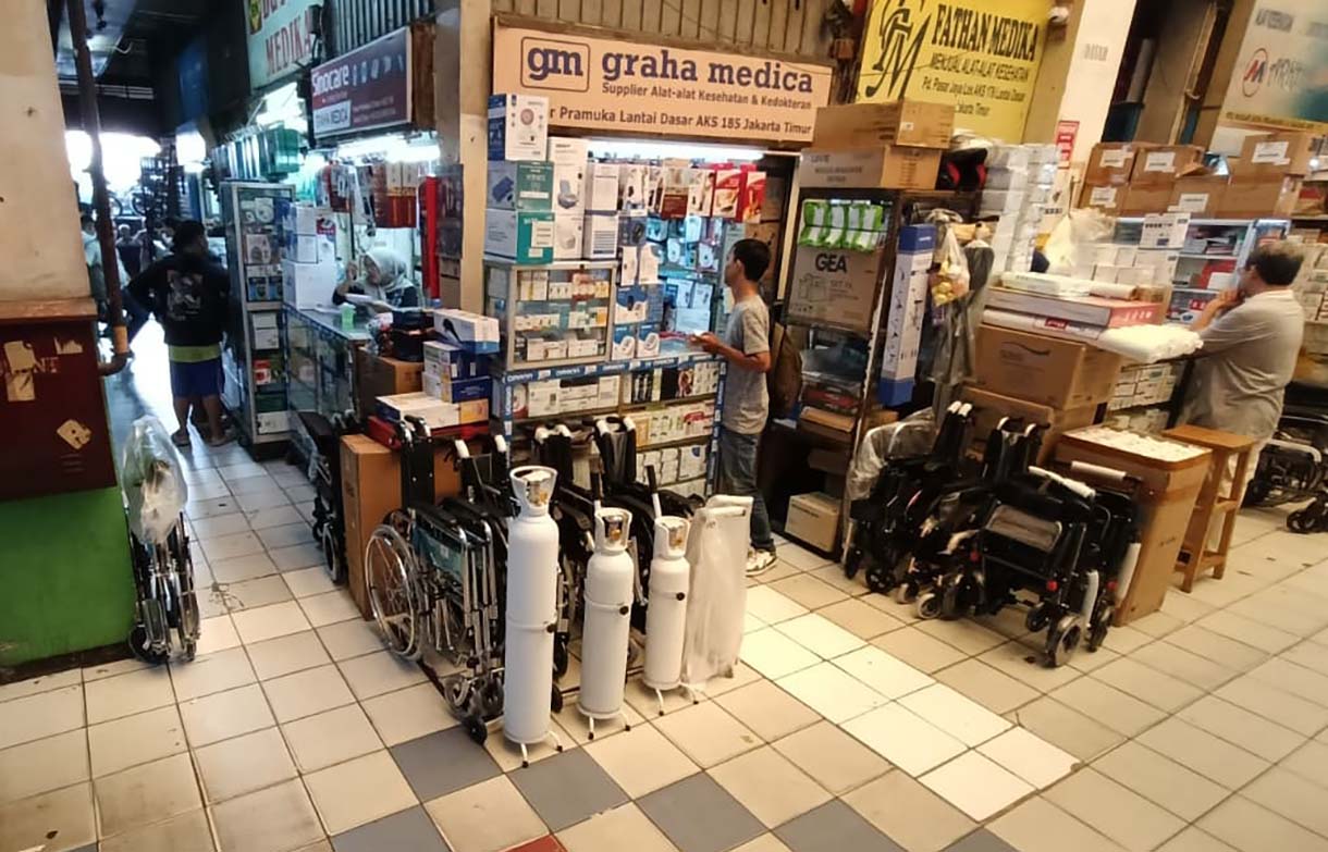 Suasana di Pasar Pramuka, Jakarta, Senin (20/11/2025). (Beritanasional.com/Oke Atmaja)