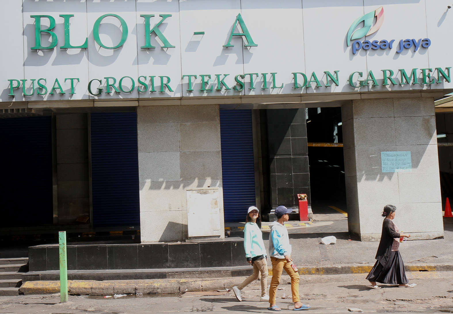 Suasana di Pasar Tanah Abang, Jakarta, Kamis (11/4/2024).(BeritaNasional/Oke Atmaja)