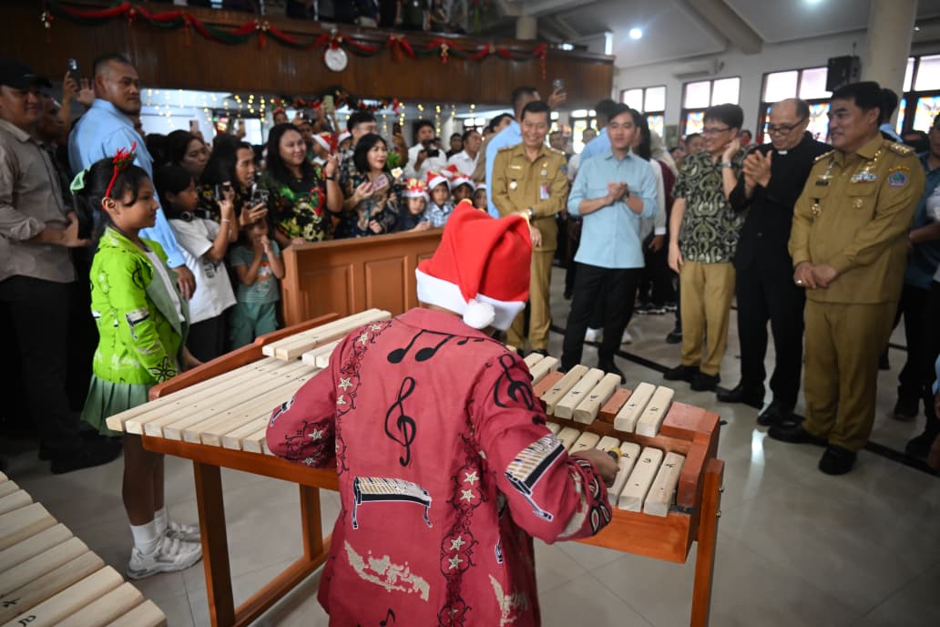 Wapres Gibran Rakabuming mengunjungi perayaan natal di GPdI (Gereja Protestan di Indonesia) Pusat Sam Ratulangi, Manado, Sulut. (BeritaNasional/Elvis/HO Setwapres)