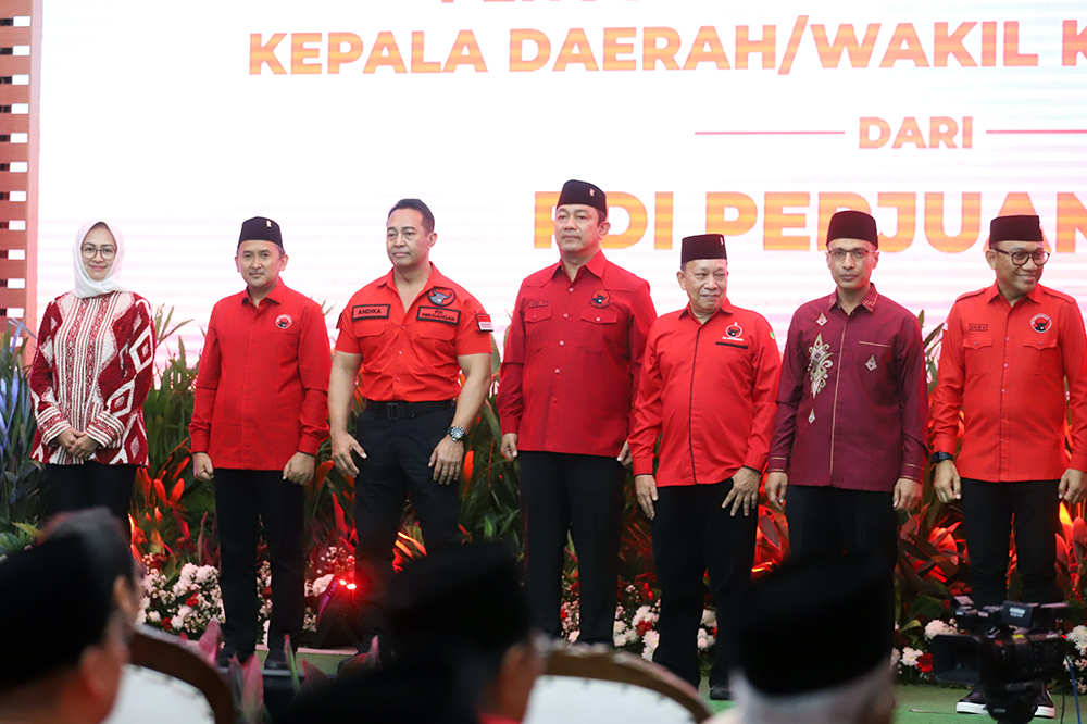 Ketum PDI Perjuangan menyampaikan pidato dan sekaligus mengumumkan calon kepala daerah. (BeritaNasional/Elvis Sendouw)