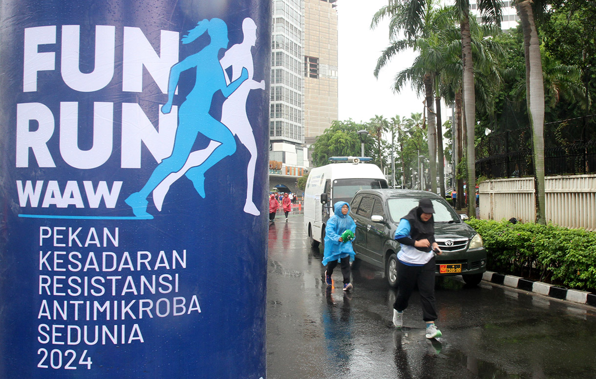 Kementerian Koordinator Bidang Pembangunan Manusia dan Kebudayaan (Kemenko PMK) bersama jajaran kementerian dan lembaga terkait menggelar puncak acara Pekan Kesadaran Resistensi Antimikroba (AMR) Sedunia 2024 di Jakarta, Minggu (8/12/2024). (BeritaNasional.com/Oke Atmaja)