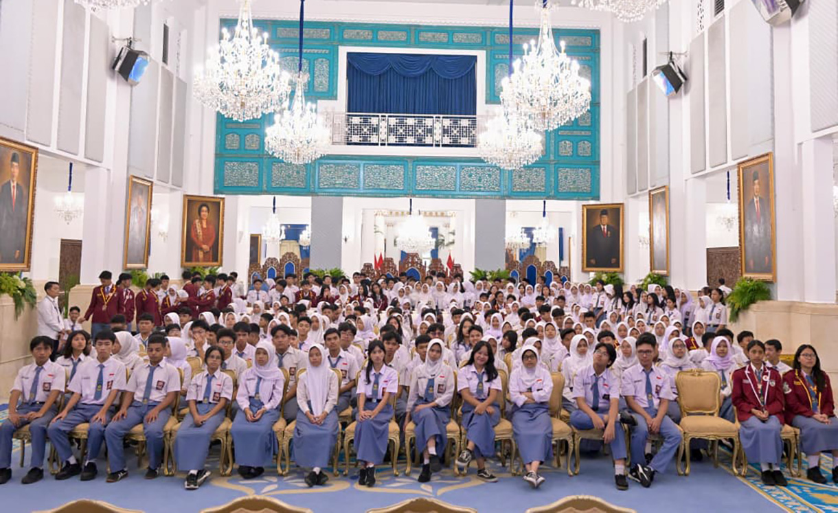 Ratusan pelajar SMA 35 Jakarta berkunjung ke Istana Kepresidenan, Jakarta, Kamis (23/7/2026).  (Dok. BPMI Setpres)