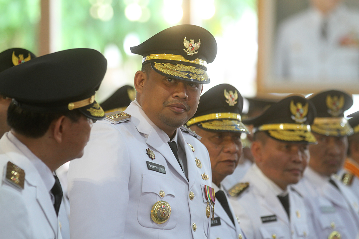 Sejumlah kepala daerah terpilih beserta pendamping mengikuti upacara pelantikan di kompleks Istana Kepresidenan, Jakarta, Kamis (20/2/2025).  (Beritanasional.com/Oke Atmaja)