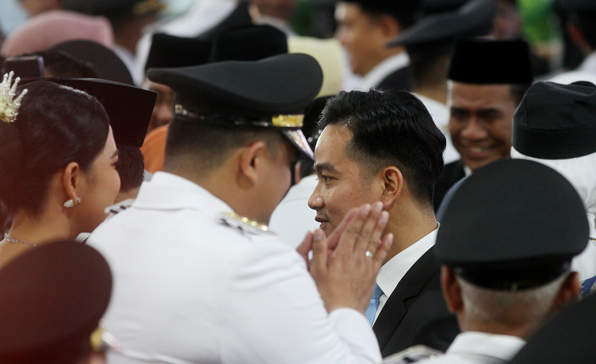 Sejumlah kepala daerah terpilih beserta pendamping mengikuti upacara pelantikan di kompleks Istana Kepresidenan, Jakarta, Kamis (20/2/2025).  (Beritanasional.com/Oke Atmaja)