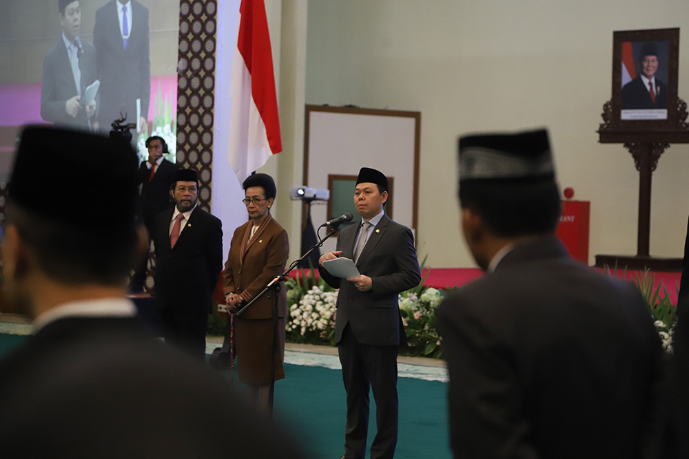 Pelantikan Sekretaris Jenderal DPD RI Ketua DPD RI ultan Bachtiar Najamudin melantik Mohammad Iqbal sebagai Sekjen DPD. (BeritaNasional/Elvis Sendouw)