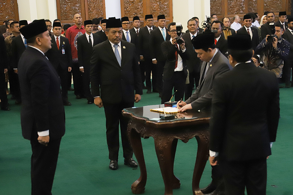 Pelantikan Sekretaris Jenderal DPD RI Ketua DPD RI ultan Bachtiar Najamudin melantik Mohammad Iqbal sebagai Sekjen DPD. (BeritaNasional/Elvis Sendouw)