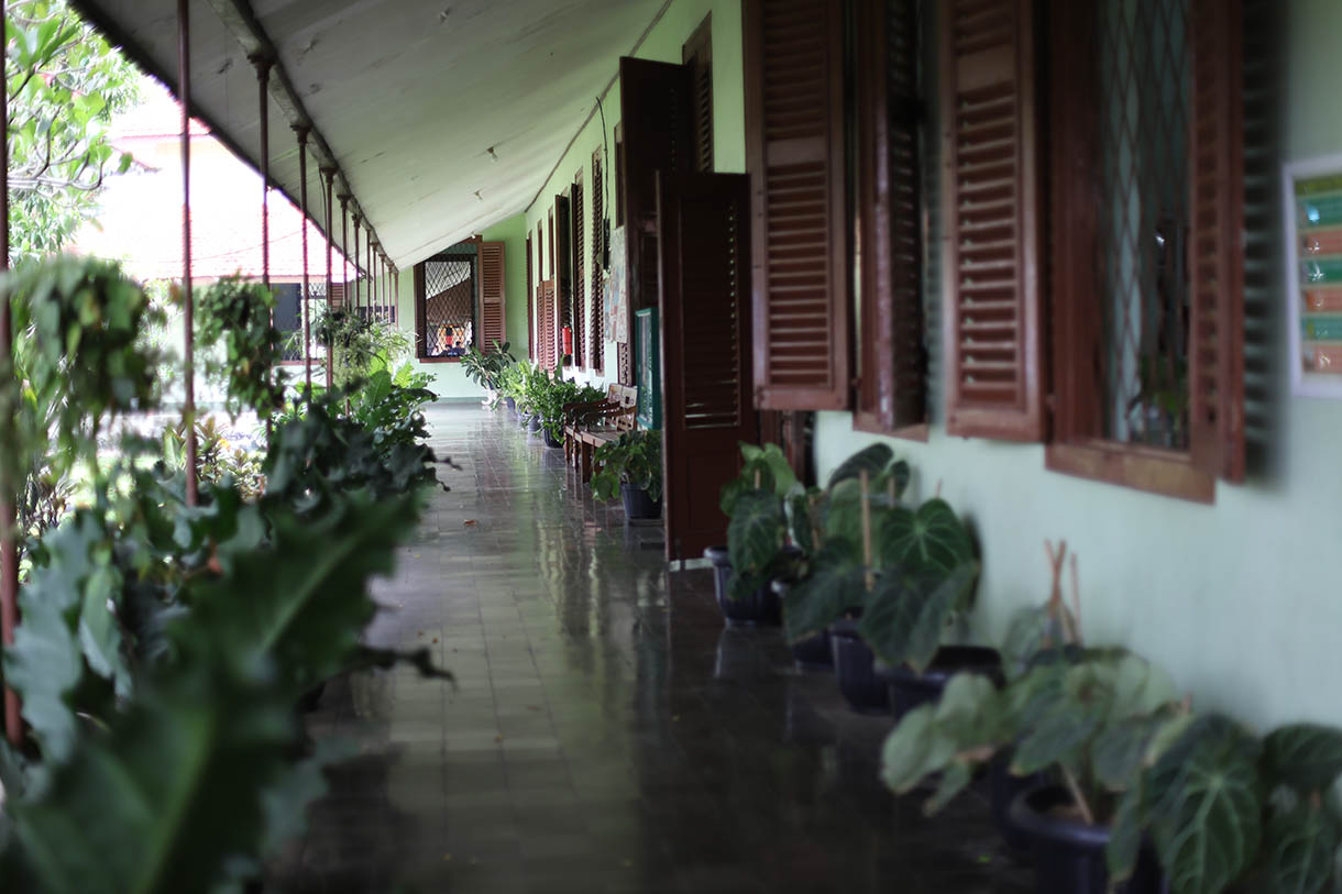 Pasien rehabilitasi bermain biliar di Ruang Rama, Instalasi Pemulihan Ketergantungan Napza, Pusat Kesehatan Jiwa Nasional RS Marzoeki Mahdi (RSMM), Kota Bogor, Jawa Barat, Sabtu (2/11/2024). (BeritaNasional.com/Oke Atmaja)