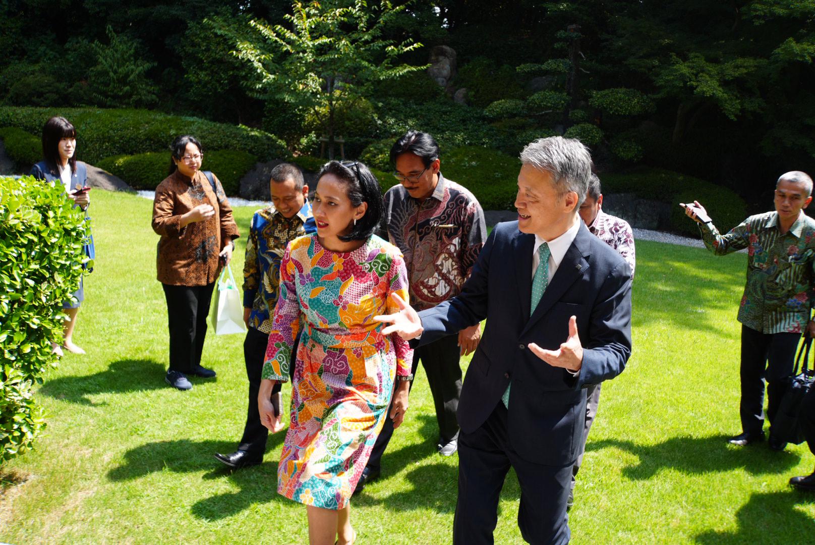 Peluang Sektor Transportasi dan Logistik di Aichi Terbuka Lebar, Wamen Christina Ingatkan Pekerja Migran Kuasai Bahasa Jepang Wakil Menteri Pelindungan Pekerja Migran Indonesia (Wamen P2MI), Christina Aryani kunjungan balasan ke Prefektur Mie, Jepang. (BeritaNasional/Elvis Sendouw/HO P2MI)