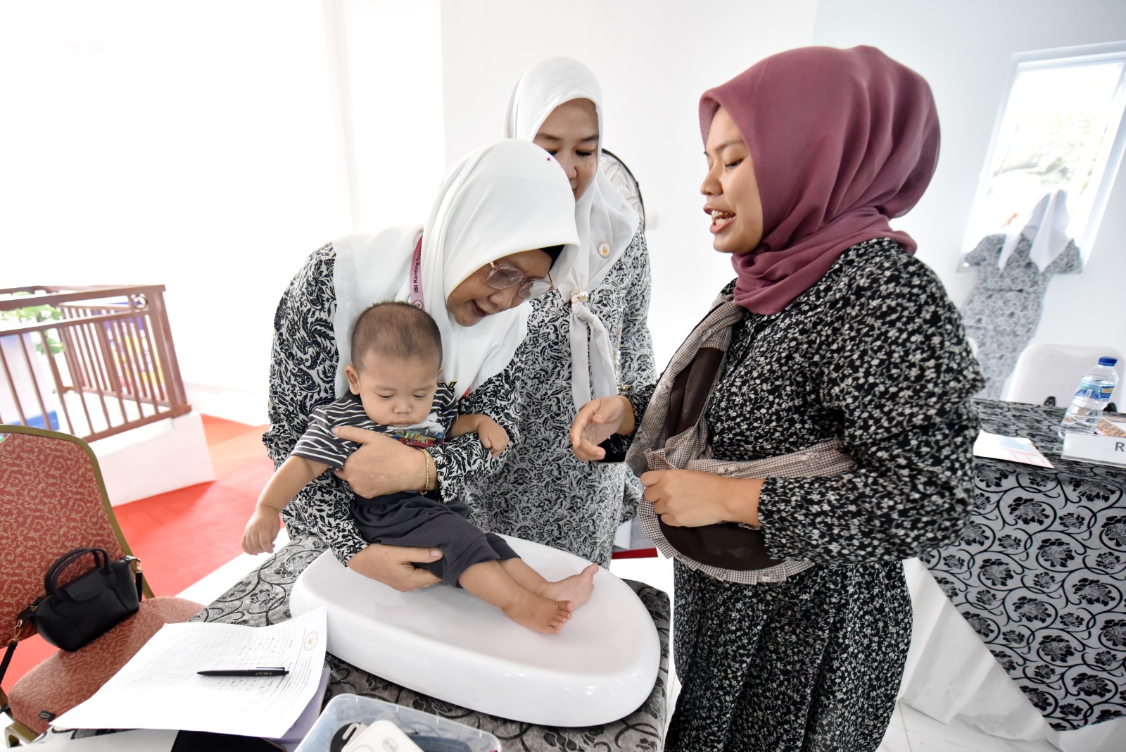 Kolaborasi IBI dan Kowani dalam kegiatan pengabdian masyarakat yang digelar dalam rangka Hari Kesehatan Nasional dan Peringatan Hari Ibu 2025.   (BeritaNasional/Elvis/HO Kowani)