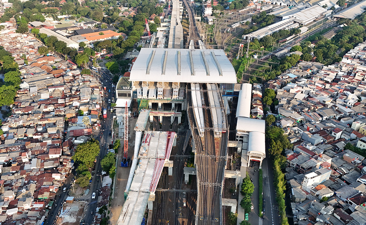Foto udara proyek pembangunan jalur Light Rail Transit(LRT)Pegangsaan Dua -Manggarai di Manggarai, Jakarta, Rabu (15/7/2026).(Beritanasional.com/Oke Atmaja)