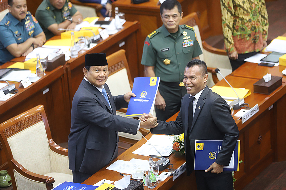 Komisi I DPR dan pemerintah menyetujui 5 RUU Bidang Pertahanan diteruskan dalam rapat paripurna. (BeritaNasional/Elvis Sendouw)