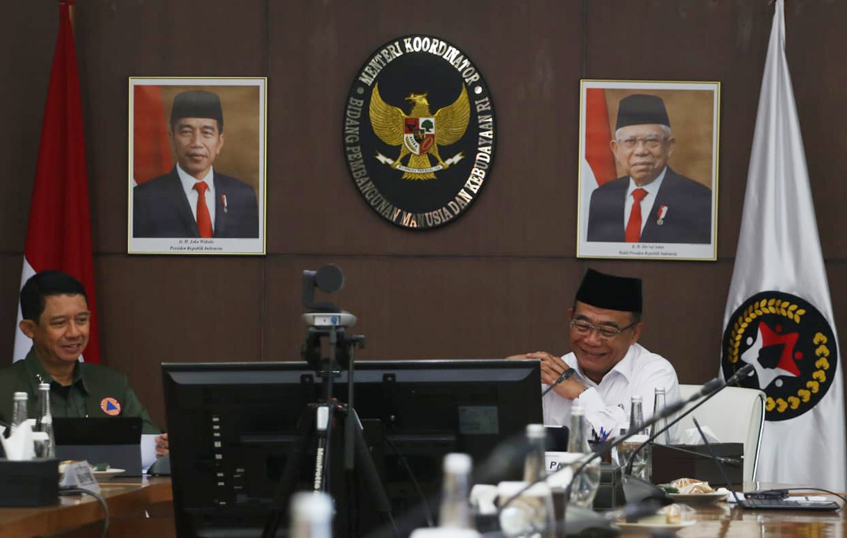 Menteri Koordinator Bidang Pembangunan Manusia dan Kebudayaan (PMK) Muhajir Effendy memimpin Rapat Tingkat Menteri (RTM) di kantor Kemenko PMK, Jakarta, (2/9/2024). (BeritaNasional.com/ Oke Atmaja)