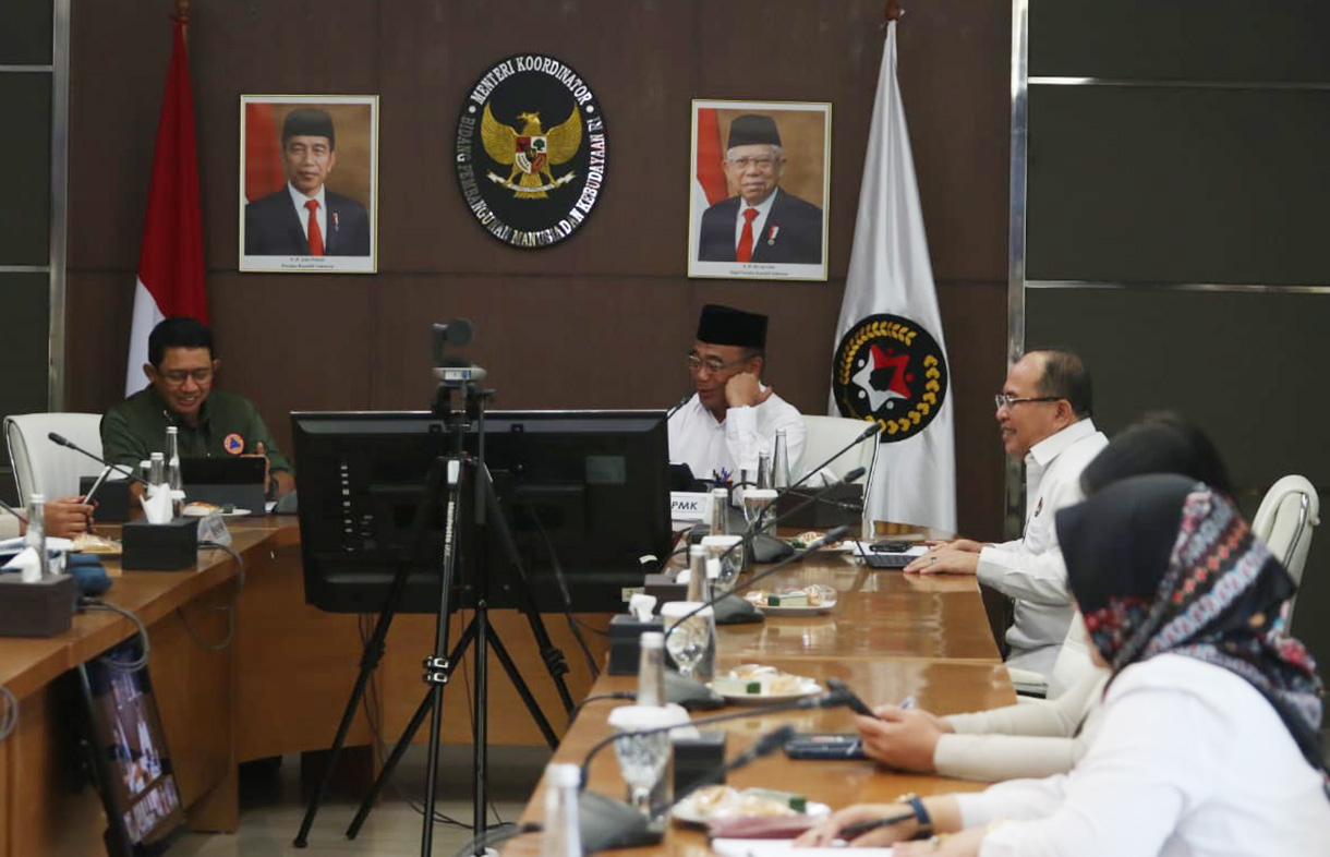 Menteri Koordinator Bidang Pembangunan Manusia dan Kebudayaan (PMK) Muhajir Effendy memimpin Rapat Tingkat Menteri (RTM) di kantor Kemenko PMK, Jakarta, (2/9/2024). (BeritaNasional.com/ Oke Atmaja)