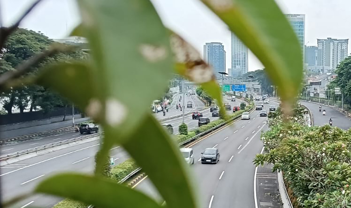 Kendaraan melintas di Jalan Tol Dalam Kota, Jakarta, Senin (9/3/2026).  (Beritanasional.com/Oke Atmaja)