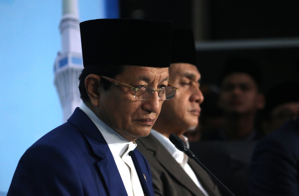 Menteri Agama Nasaruddin Umar menyampaikan hasil sidang isbat penetapan 1 Zulhijah 1447 Hijriah di Kantor Kemenag, Jakarta, Minggu (17/5/2026). (Beritanasional.com/Oke Atmaja)