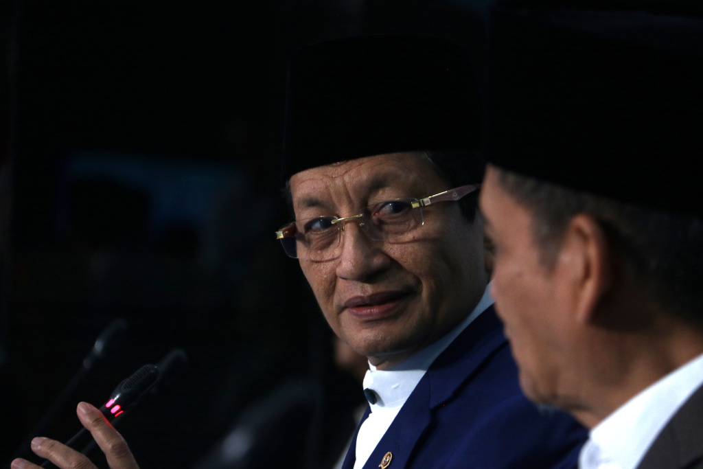 Menteri Agama Nasaruddin Umar menyampaikan hasil sidang isbat penetapan 1 Zulhijah 1447 Hijriah di Kantor Kemenag, Jakarta, Minggu (17/5/2026). (Beritanasional.com/Oke Atmaja)