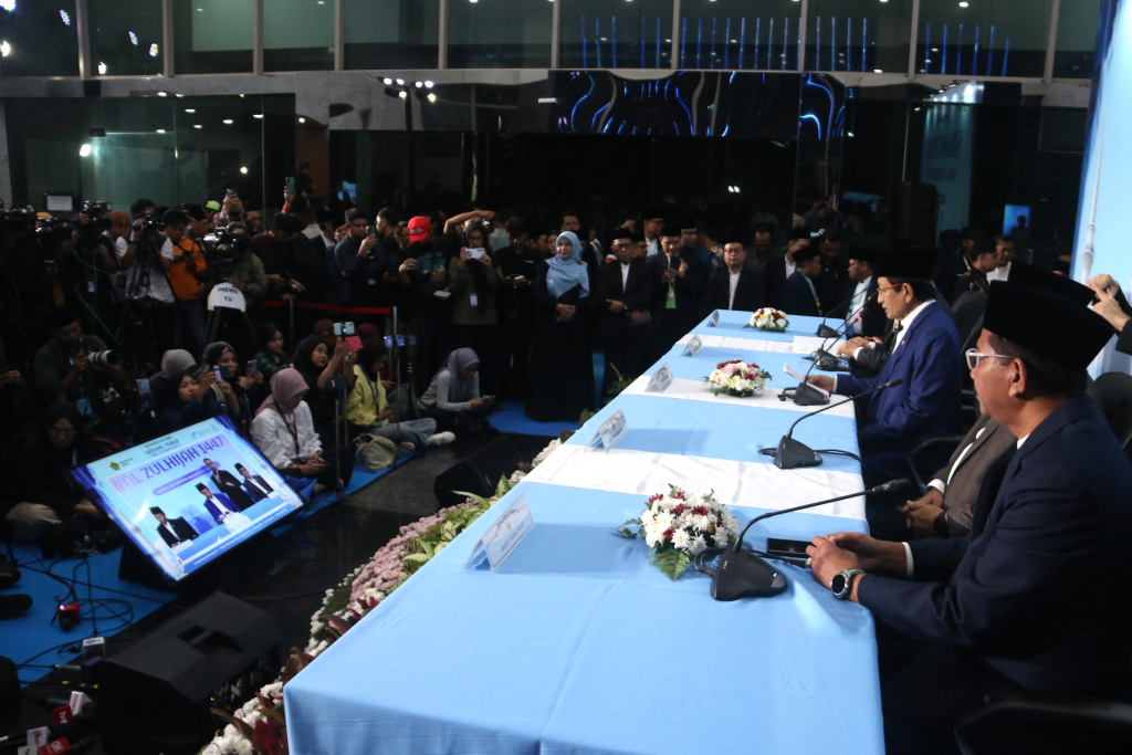 Menteri Agama Nasaruddin Umar menyampaikan hasil sidang isbat penetapan 1 Zulhijah 1447 Hijriah di Kantor Kemenag, Jakarta, Minggu (17/5/2026). (Beritanasional.com/Oke Atmaja)