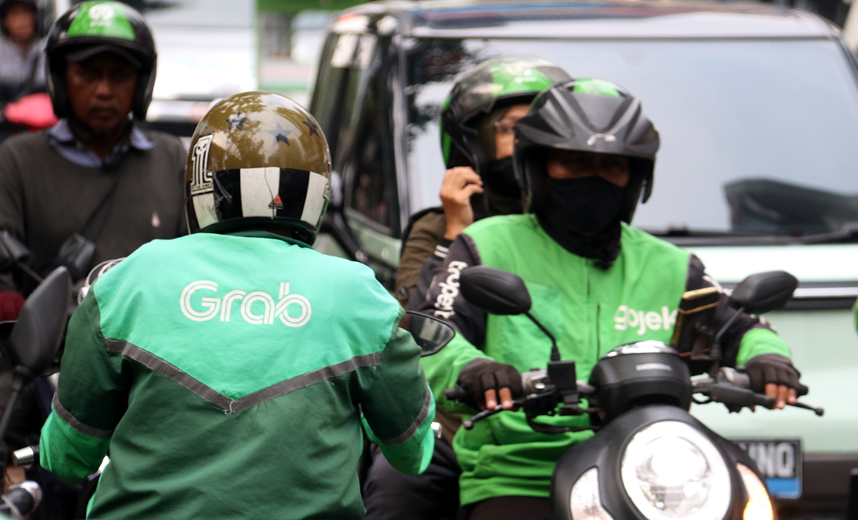 Ojek online melintas di Kawasan Stasiun Sudirman, Jakarta, Minggu (3/5/2026). (Beritanasional.com/Oke Atmaja)