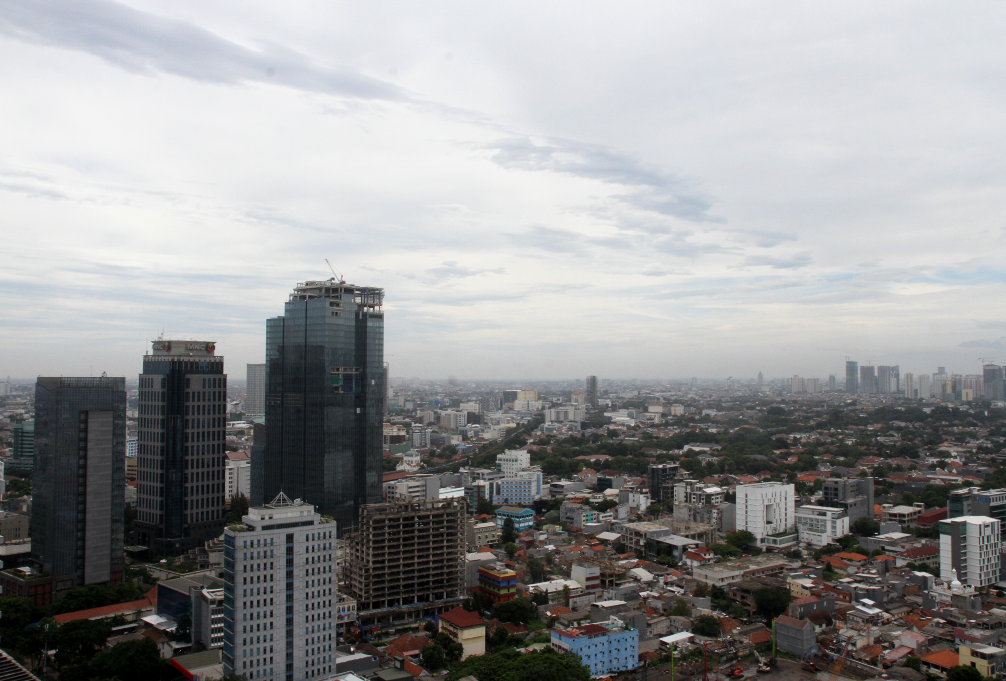 Foto suasana deretan gedung bertingkat di Jakarta,Sabtu (26/10/2024). (BeritaNasional.com/Oke Atmaja)