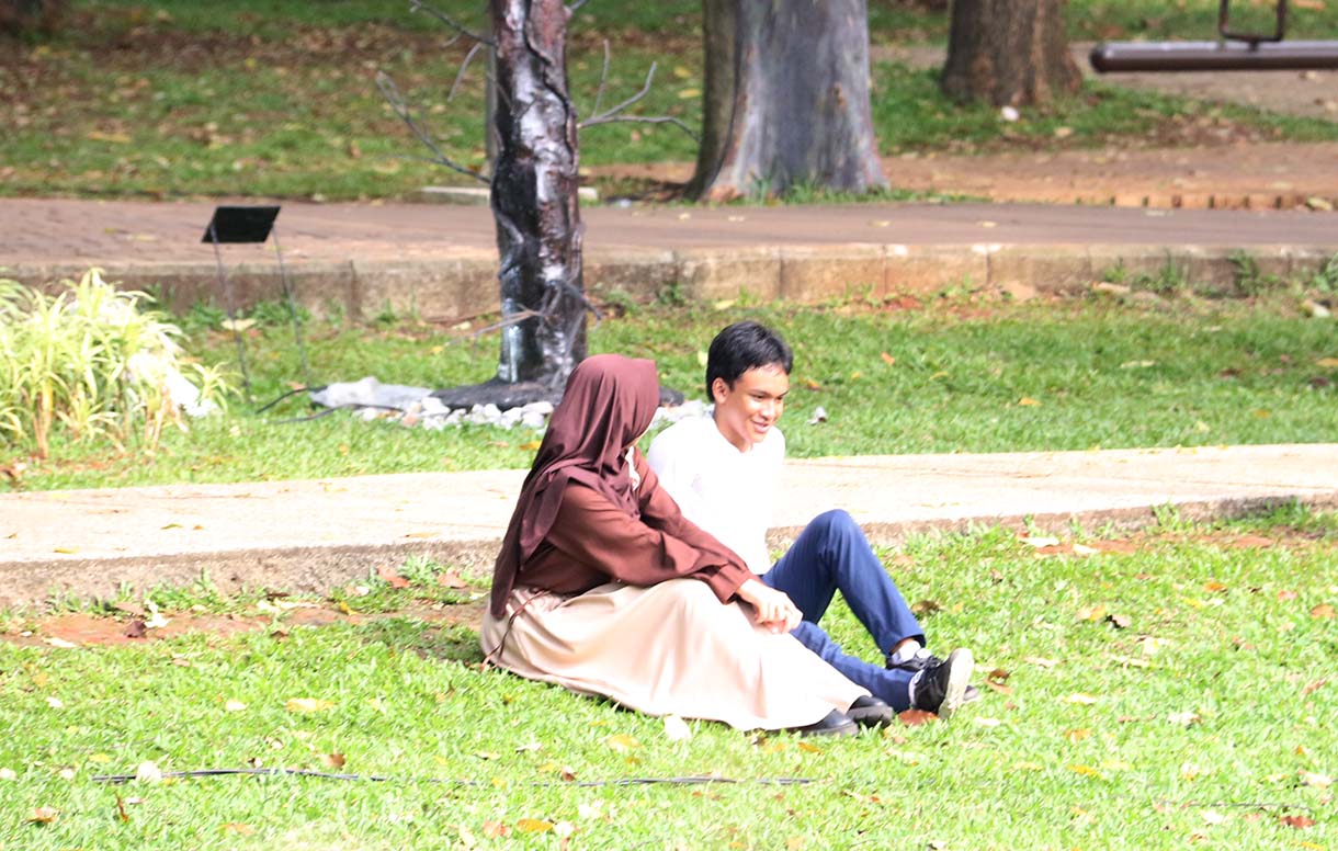 Warga bersantai di Taman Tebet Eco, Jakarta. Selasa (31/3/2026). (Beritanasional.com/Oke Atmaja)