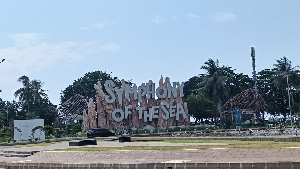 Motir melintas dikawasan wisata Ancol, Jakarta, Jumat (1/8/2025).  (Beritanasional.com/OkeAtmaja)