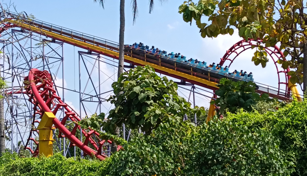Motir melintas dikawasan wisata Ancol, Jakarta, Jumat (1/8/2025).  (Beritanasional.com/OkeAtmaja)