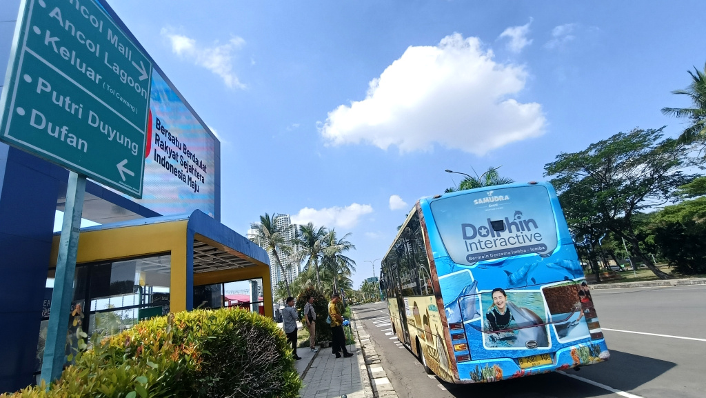 Motir melintas dikawasan wisata Ancol, Jakarta, Jumat (1/8/2025).  (Beritanasional.com/OkeAtmaja)