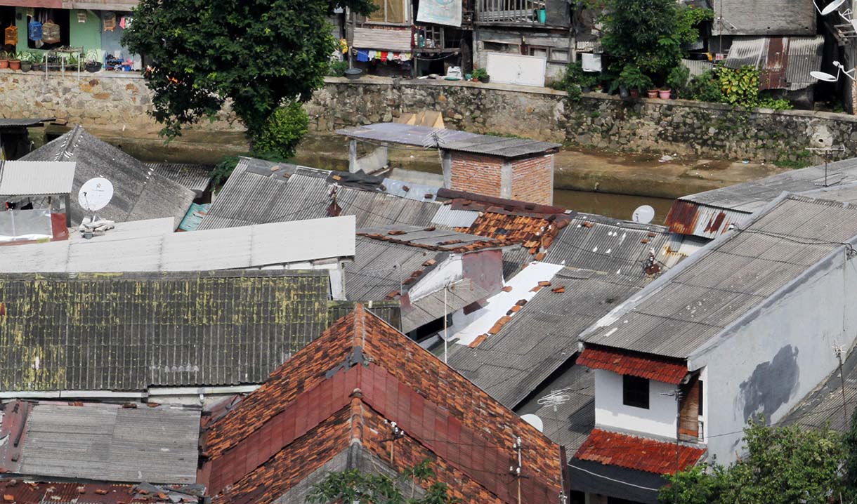 Suasana pemukiman padat penduduk di Kawasan Pramuka, Jakarta, Senin (5/5/2025).(Beritanasional.com/Oke Atmaja)