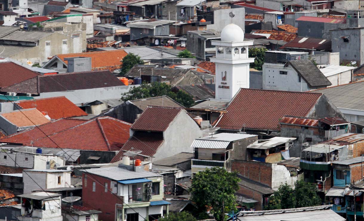Suasana pemukiman padat penduduk di Kawasan Pramuka, Jakarta, Senin (5/5/2025).(Beritanasional.com/Oke Atmaja)