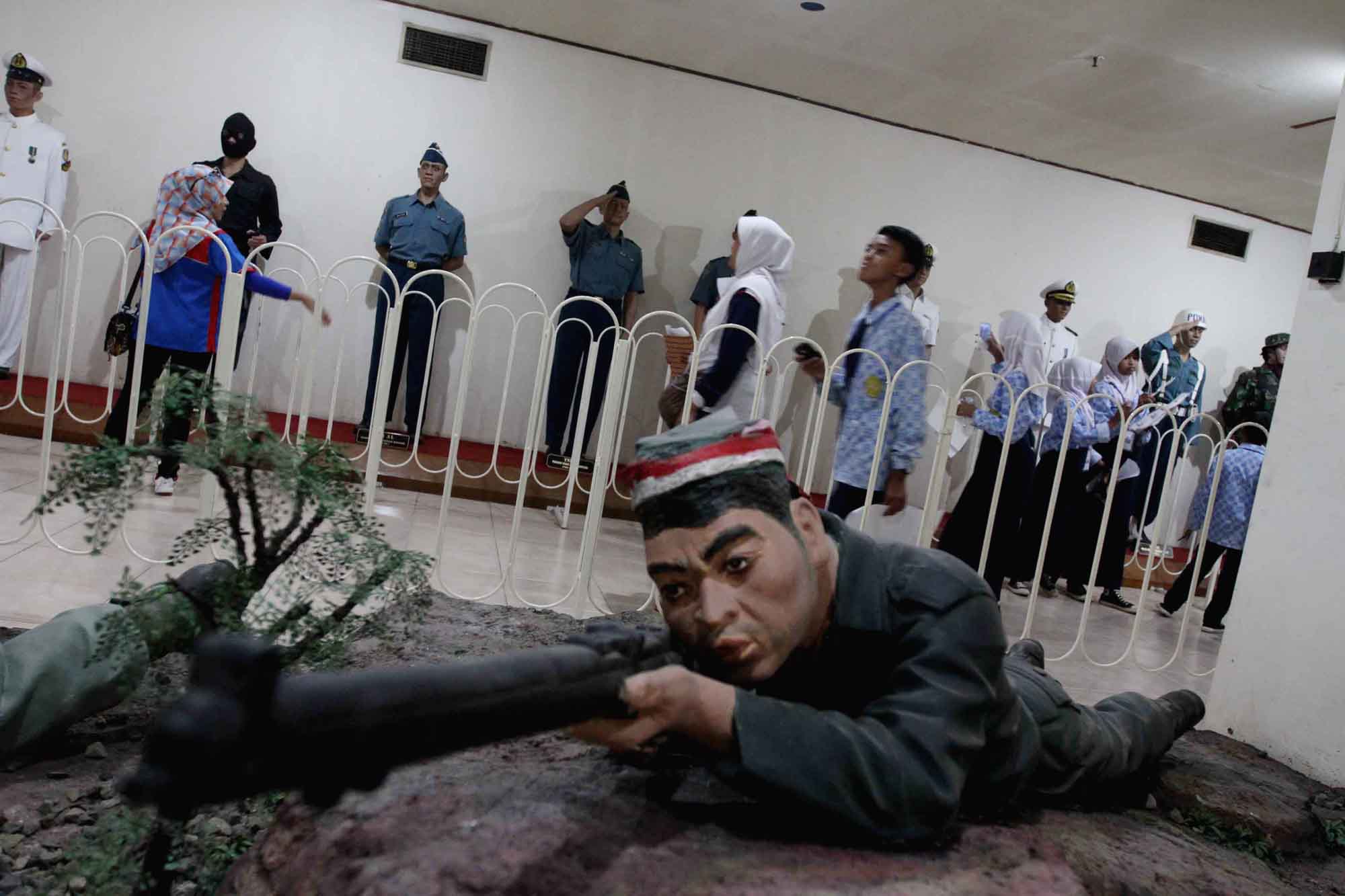 Pelajar mengunjungi Museum Satria Mandala, Jakarta, Rabu (31/7/2024). (BeritaNasional.com/Oke Atmaja)