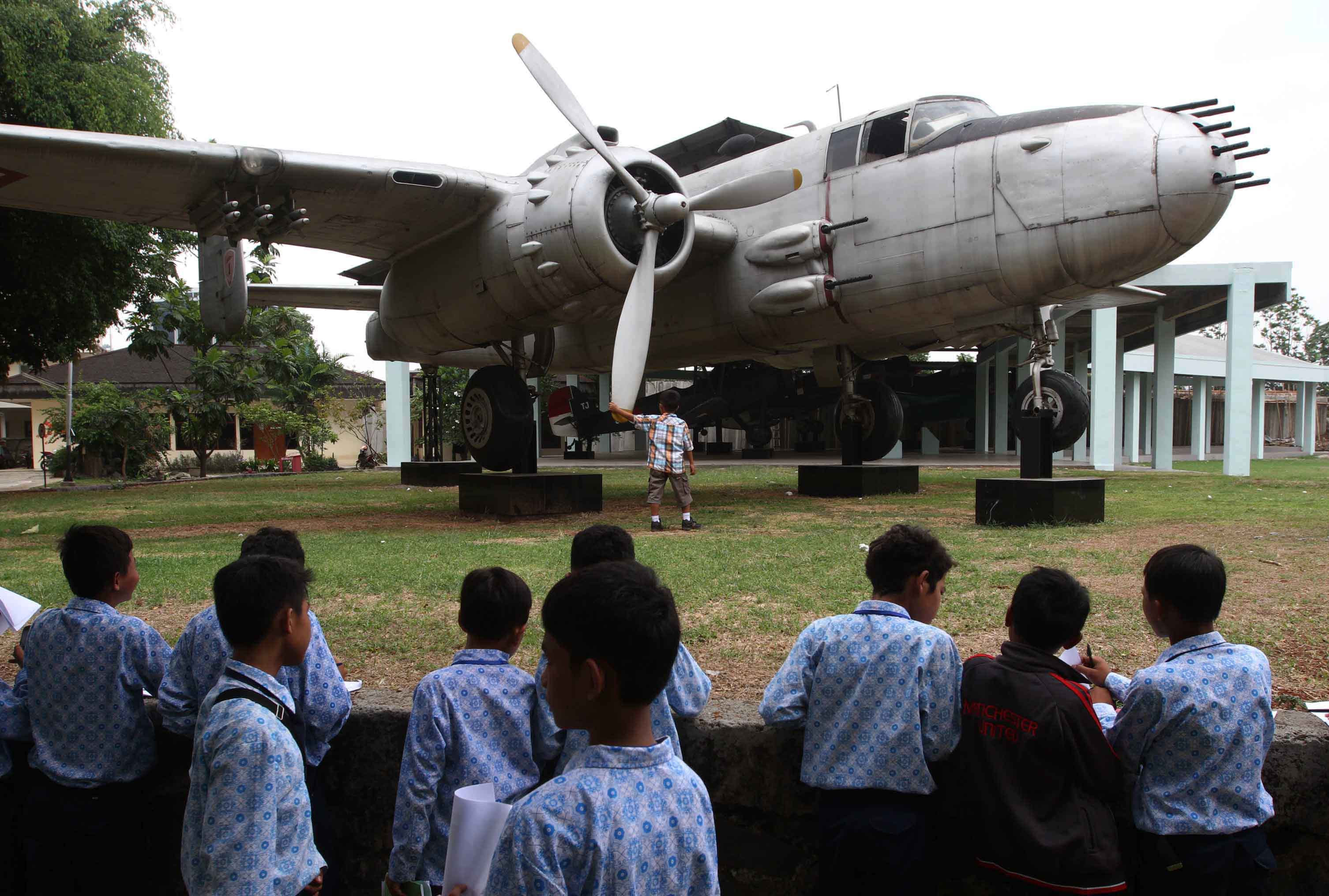 Pelajar mengunjungi Museum Satria Mandala, Jakarta, Rabu (31/7/2024). (BeritaNasional.com/Oke Atmaja)