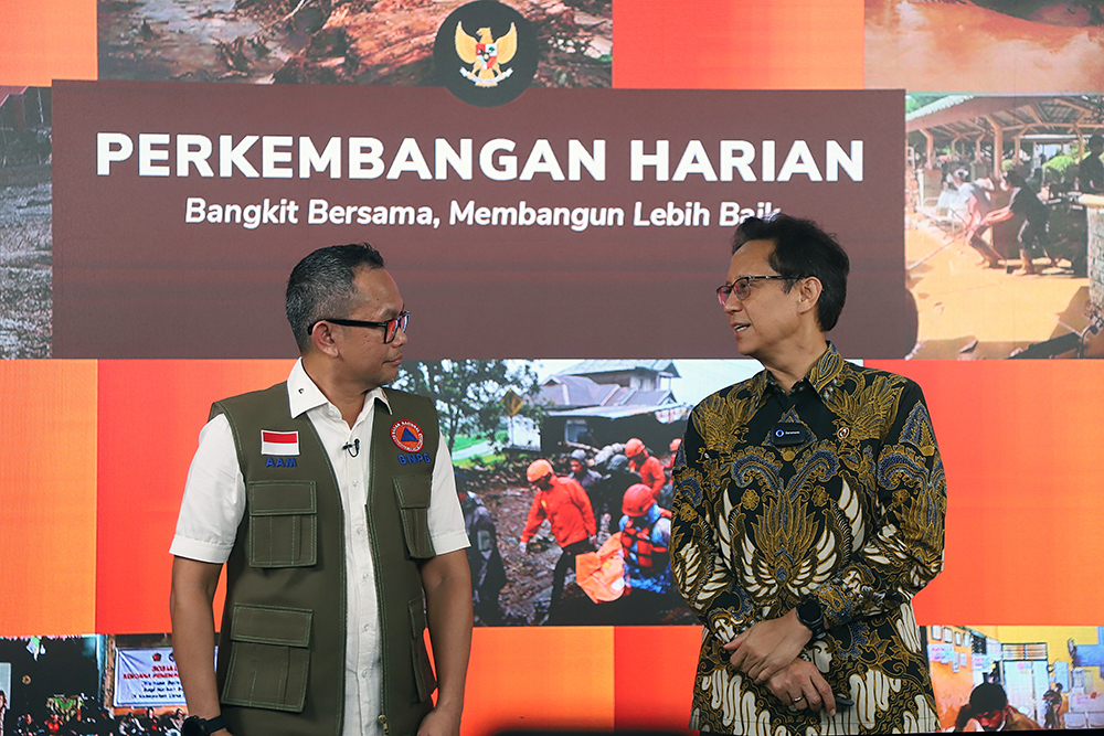 Menteri Kesehatan Budi Gunadi Sadikin bersama BNPB memberikan update penanganan pascabencana di Sumatera. (BeritaNasional/Elvis Sendouw)